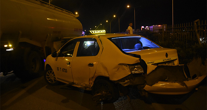 İzmir&#039;de zincirleme trafik kazası: 5 yaralı