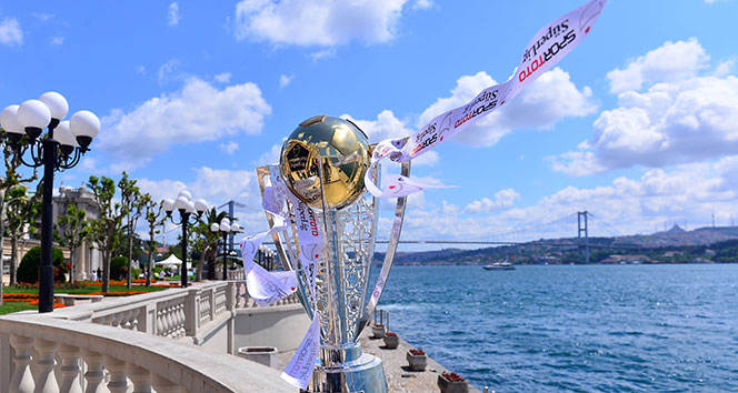 Süper Lig şampiyonluk kupası İstanbul Boğazı&#039;nda görücüye çıktı