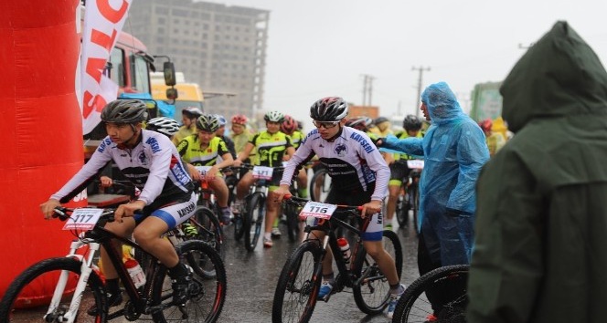 Mardin’de dağ bisikleti yarışması düzenlendi