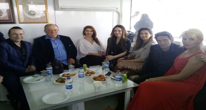 Gülben Ergen’e ‘Yılın Annesi’ ödülü