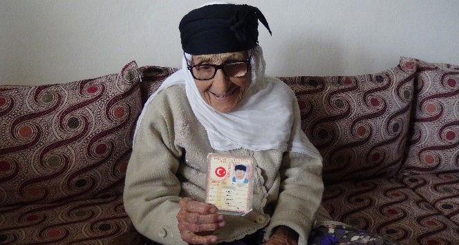 110 yaşındaki Alye nine ’Anneler Günü’nü kutladı