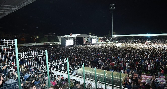 Isparta Belediyesi 60 bin kişiyi festival konserinde buluşturdu
