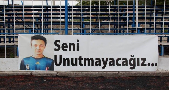 3 yıl önce trafik kazasında hayatını kaybeden Enes için futbol turnuvası düzenlendi
