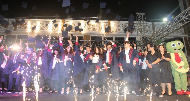 Envar Kolejinde mezuniyet coşkusu