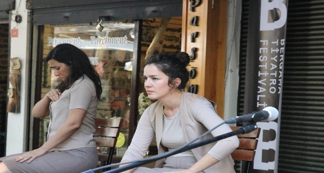 Bergama’da, 2 bin 500 yıllık oyun sahnelendi