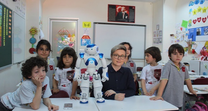 Öğretmen robot “Elias” Türkiye&#039;de