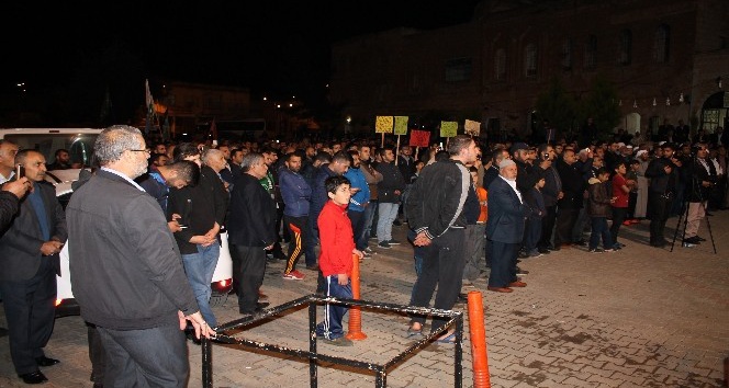 Mardin’de vatandaşlar teravih namazını kılıp Kudüs için dua etti