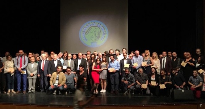 Tiyatronun Oscar’ı Burhaniye’nin oldu