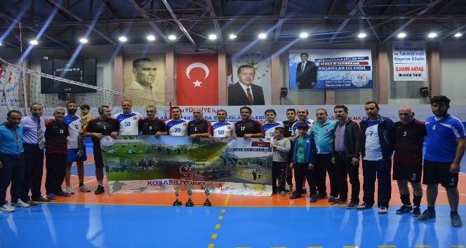 ’Koşabiliyorken Koş’ kurumlar arası voleybol turnuvası sona erdi