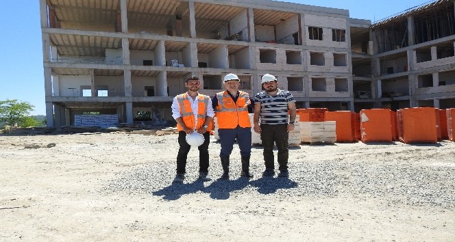 Başkan Emür, çalışmaları yerinde inceledi.