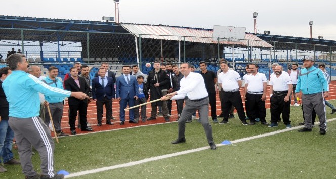 Şırnak beyzbolu karşılaşmasını Başkan Bedirhanoğlu başlattı