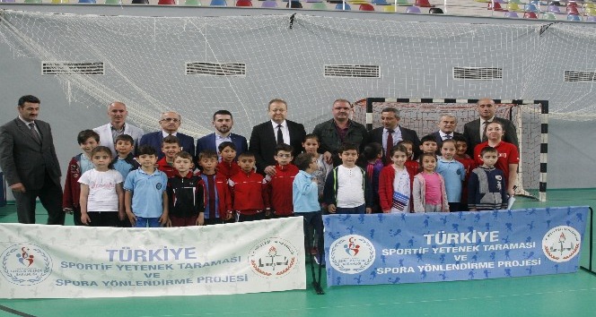 Şampiyon Selçuk Çebi, Trabzon’da genç yeteneklerin taramasına katıldı