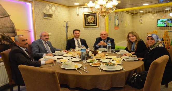 Belediye Başkanı Murat Gürbüz Sağlık çalışanları ile yemekte bir araya geldi