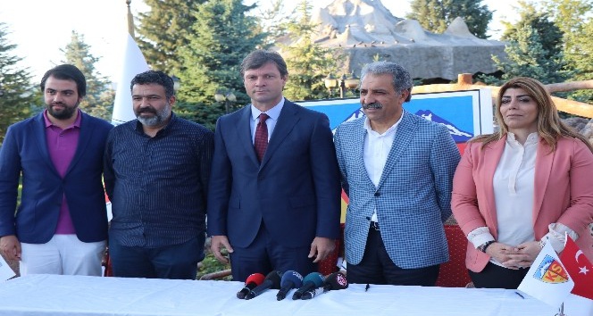 Ertuğrul Sağlam, Kayserispor ile 3 yıllık sözleşme imzaladı