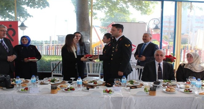Yalova’da 40 yıllık evli çiftlere ödül