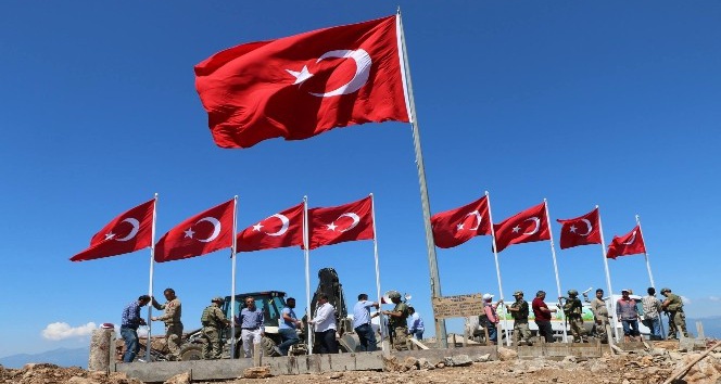 9 şehidin verildiği Keltepe’ye 9 Türk bayrağı