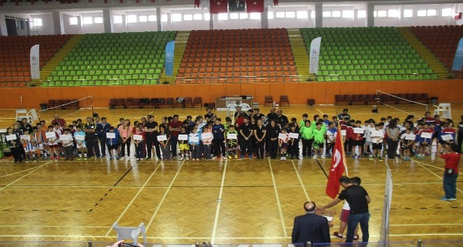 Küçükler Badminton Türkiye Şampiyonası başladı