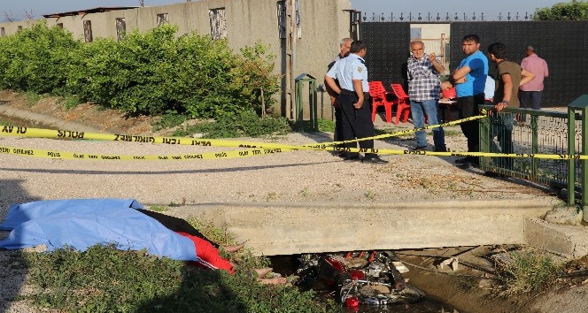 Motosiklet sulama kanalına düştü: 2 ölü