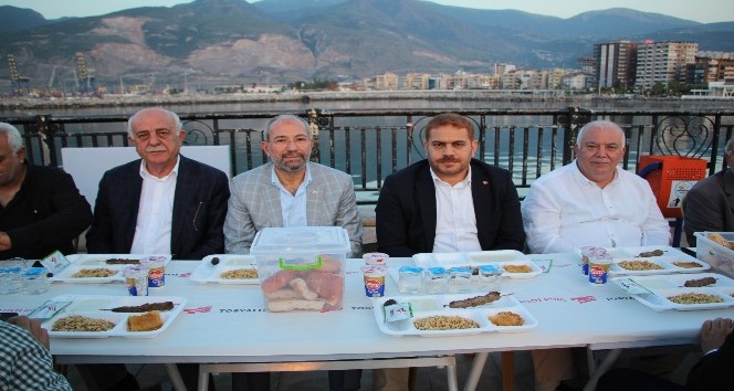 AK Parti Hatay İl Başkanı Güler iftarını vatandaşlarla birlikte açtı