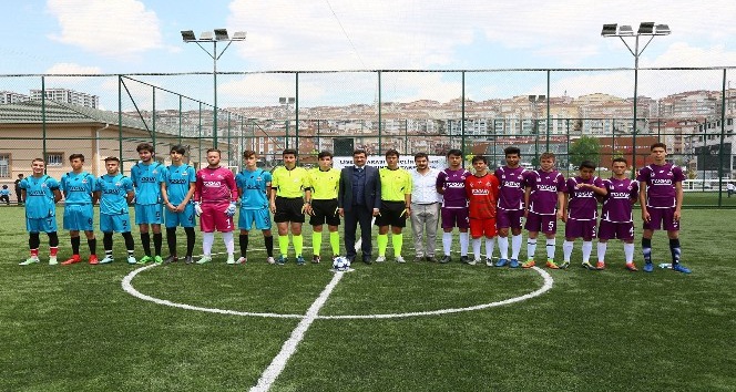 Başkan Ak, Liselerarası Gençlik Futbol Turnuvası’na katıldı
