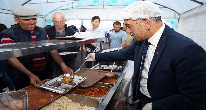 Altınordu Belediyesi her akşam bin 200 kişiye iftar veriyor