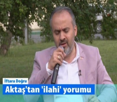 Büyükşehir Belediye Başkanı Aktaş’tan iftar programında müthiş canlı performans
