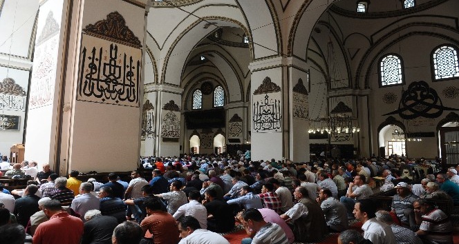 Ramazan’ın ilk cuma namazında camiler doldu taştı