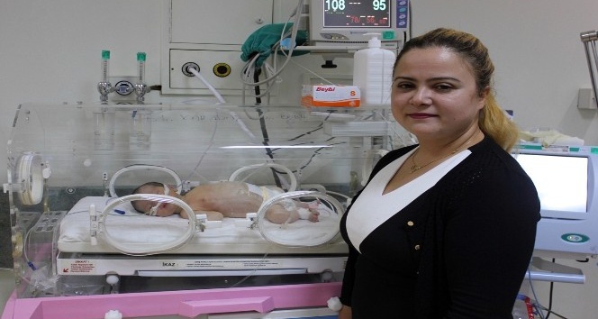 Yeni doğan kız bebeği, 33. saatinde ameliyat olup sağlığına kavuştu