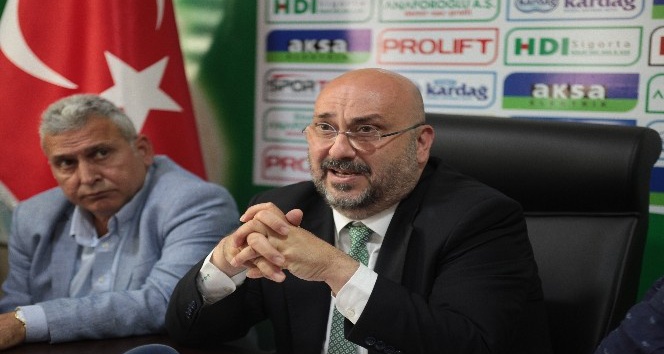 Mustafa Bozbağ: “Sen markette futbolcuyu tokatlarsan gider”