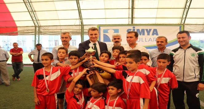 İlkokullar Arası Kardeşlik Kupası futbol turnuvası sona erdi