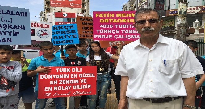 Öğrencilerden Türkçe tabelalı esnafa teşekkür, yabancı tabelalı esnafa uyarı