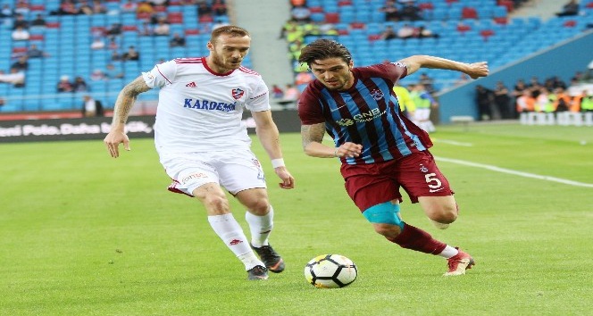 Spor Toto Süper Lig: Trabzonspor: 0 - Kardemir Karabükspor: 0 (İlk yarı)