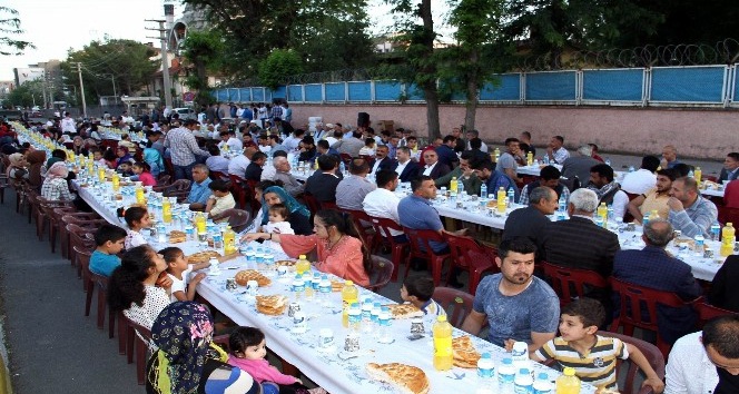 Bismil Belediyesi’nin iftar programına yoğun ilgi