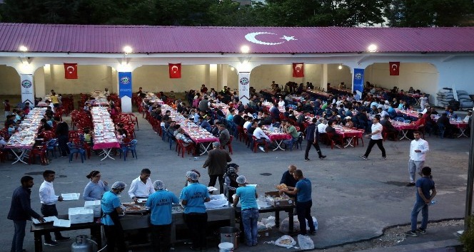 Lice Belediyesi’nden her gün 500 kişiye iftar