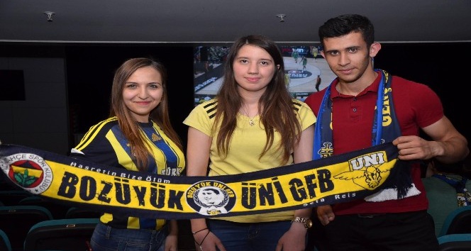 Fenerbahçeliler basketbol heyecanını dev ekranda yaşadı