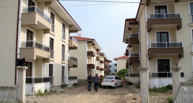 Akyazı Belediyesi faizsiz ev sahibi yapıyor