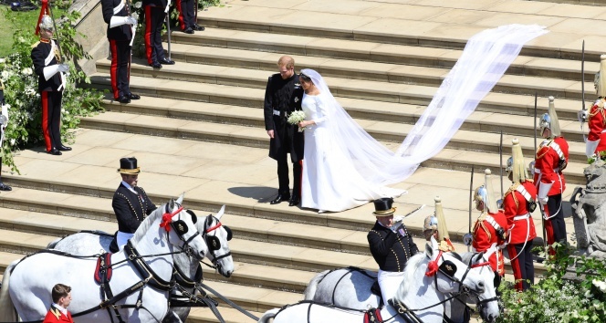 Prens Harry ve Markle evlendi
