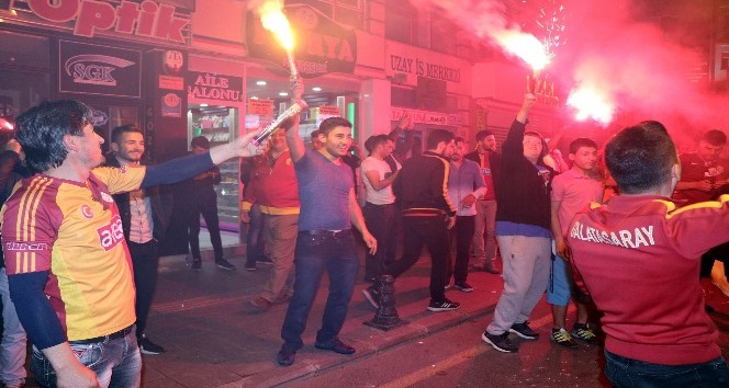 Nevşehir’de Galatasaray taraftarları şampiyonluğu kutluyor