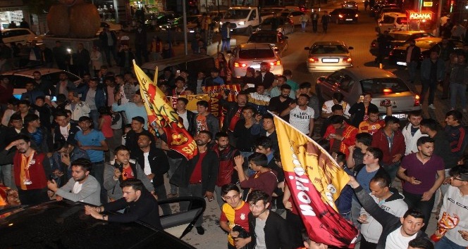 Galatasaray’ın şampiyonluğu Kırşehir’de taraftarları sokağa döktü