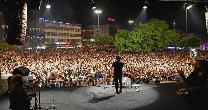 İlyas Yalçıntaş, Giresun’u coşturdu