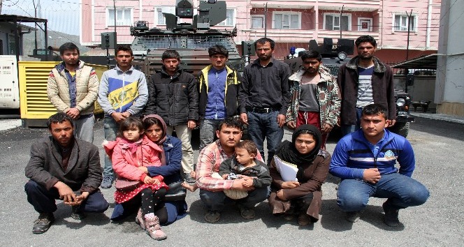 Muradiye’de 14 kaçak mülteci yakalandı