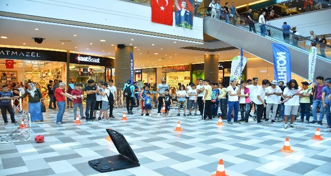 Gençler, bayramlarını Spor Festivali’nde kutladı