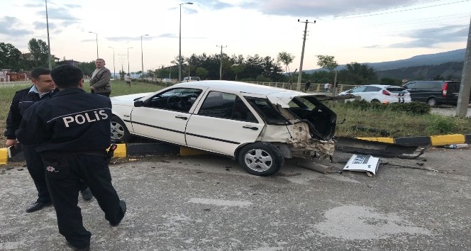 Karabük’te minibüsle otomobil çarpıştı: 1’i çocuk 4 yaralı