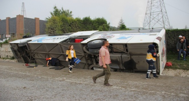Kütahya’da yolcu otobüsü devrildi: 1 ölü, 16 yaralı