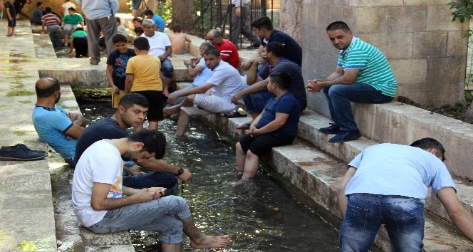 (Özel Haber) Ramazan’da sıcaktan bunalanlar soluğu Balıklıgöl’de alıyor