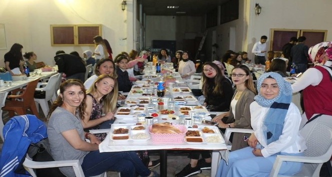 Altıntaş’ta üniversite öğrencilerine iftar