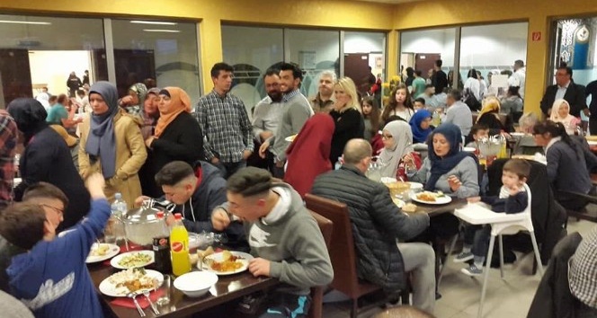 Gurbetçiler iftar programında bir araya geldi