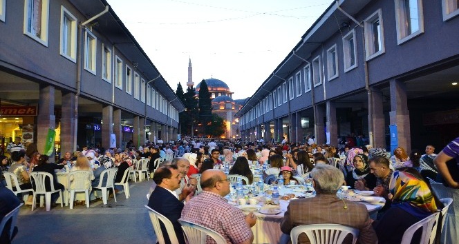 Balıkesir Büyükşehir Belediyesinden 10 bin kişilik iftar
