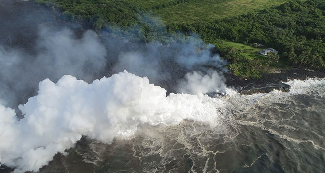 Patlayan Kilauea Yanardağı asit bulutları meydana getirdi