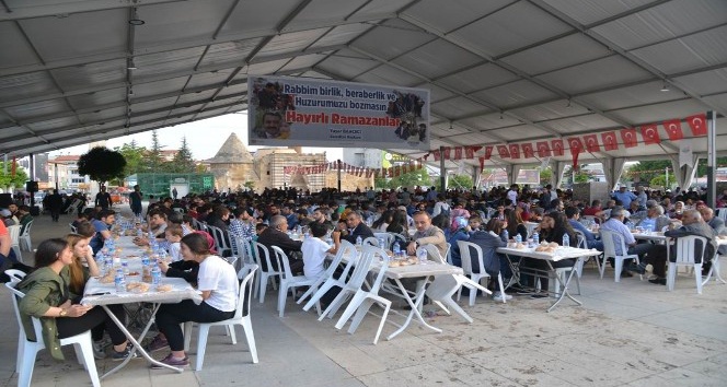 Belediye’den 2 bin kişiye aynı anda iftar